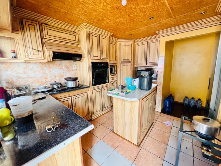 3 Bedroom Property for Sale in Molifi Tau Kloof Free State